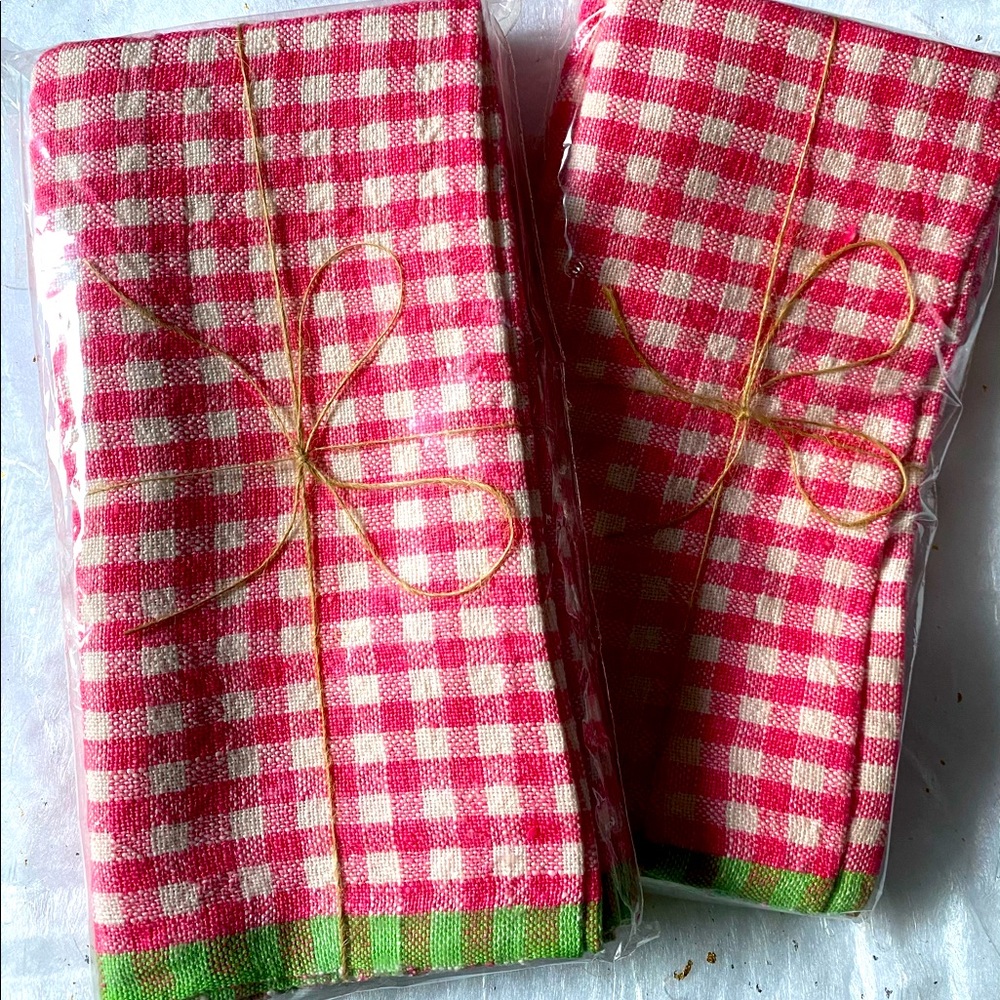 2 sets of Couler Tea Towels